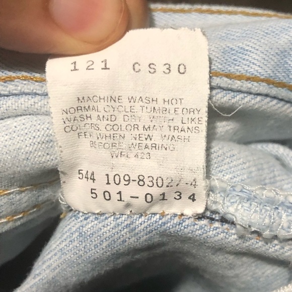 Vintage Levi's 501 Shorts Women's 34 Button Fly Light Wash Y2K Cut Off Frayed - Picture 4 of 6